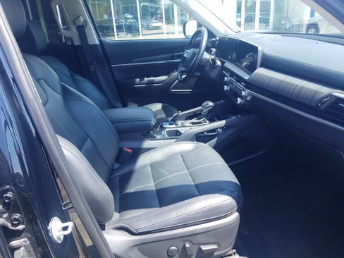 Used 2023 Kia Telluride EX w/ EX Captain's Chair Package FWD image 17