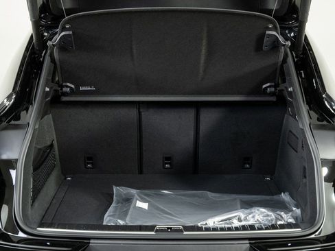 New 2026 Porsche Cayenne Coupe AWD/4WD image 31