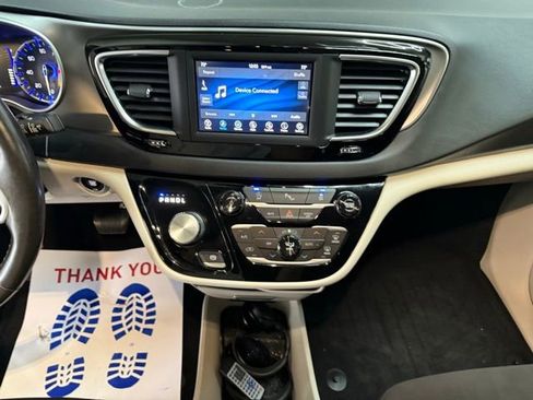 Used 2020 Chrysler Pacifica Touring w/ Cold Weather Group image 22