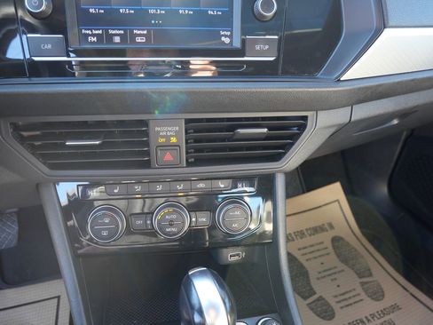 Used 2019 Volkswagen Jetta R-Line image 14