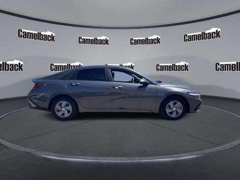 Certified 2025 Hyundai Elantra SE FWD image 8