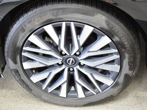 Used 2025 Nissan Altima 2.5 SV FWD image 33