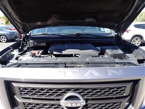 Used 2024 Nissan Titan SV image 14