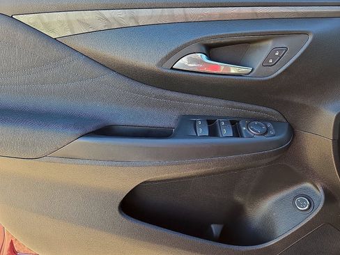 Used 2025 Buick Envista Sport Touring w/ Convenience II Package FWD image 22