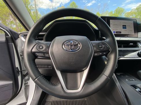 Used 2023 Toyota Venza LE AWD/4WD image 25
