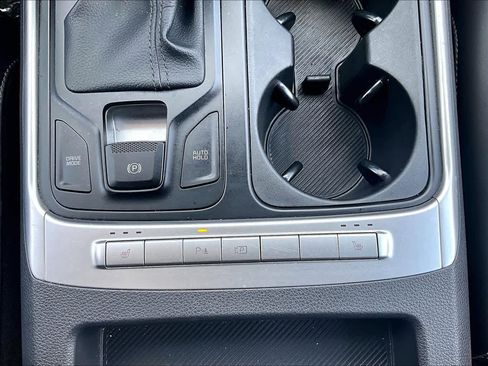 Used 2025 Kia Carnival image 32