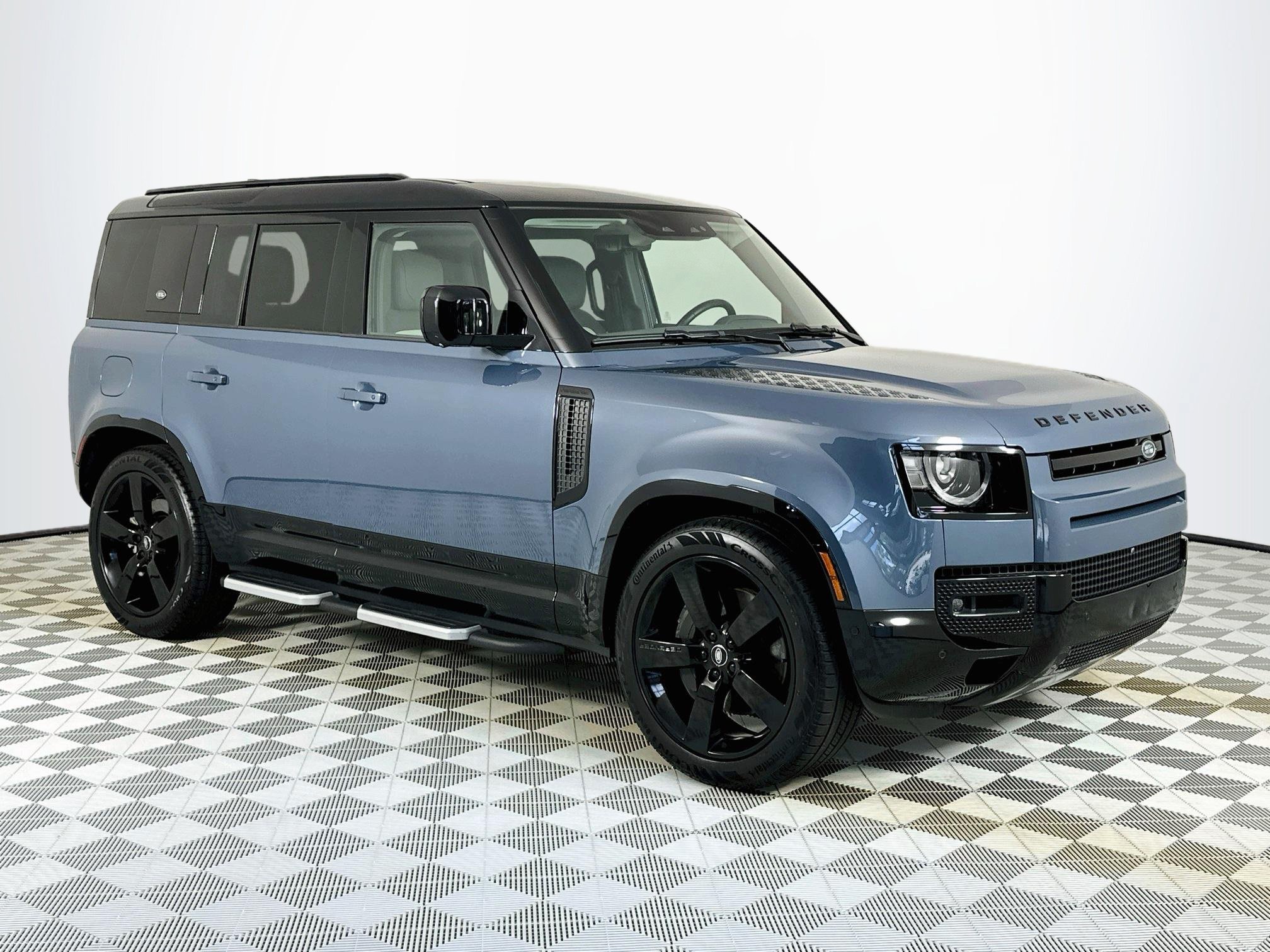 Used 2024 Land Rover Defender 110 X-Dynamic SE AWD/4WD image 3