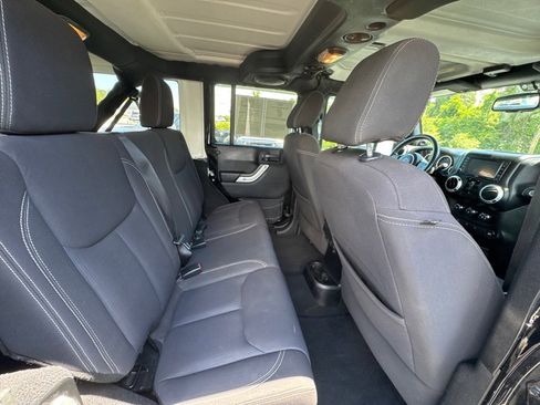 Used 2013 Jeep Wrangler Unlimited Sahara w/ Mopar Chrome Edition Group AWD/4WD image 9