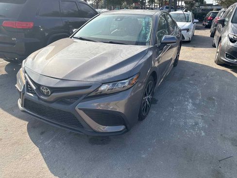 Used 2023 Toyota Camry SE image 1
