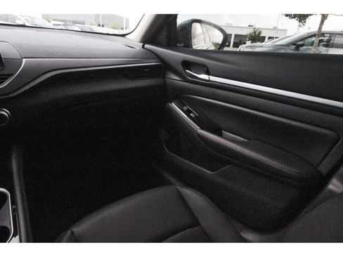 Certified 2025 Nissan Altima 2.5 SR FWD image 13