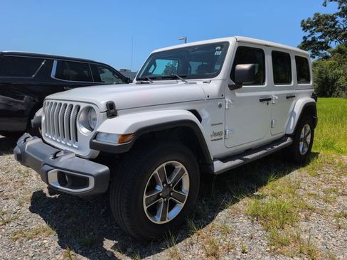 Used 2018 Jeep Wrangler Unlimited Sahara AWD/4WD image 7