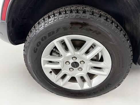 Used 2026 Land Rover Defender 110 S AWD/4WD image 32
