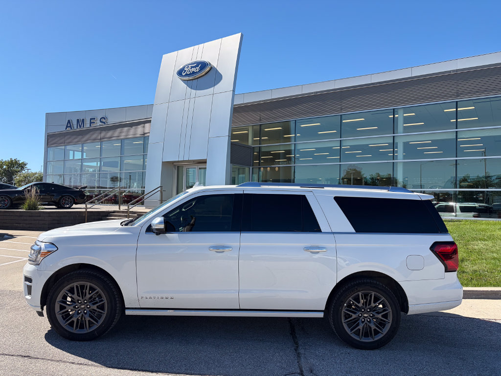 Used 2023 Ford Expedition Max Platinum AWD/4WD image 3