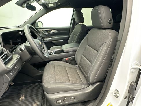 Used 2025 Chevrolet Traverse LT w/ Driver Confidence Package AWD/4WD image 5
