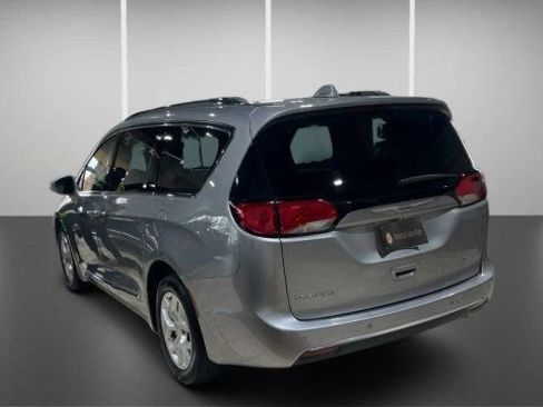 Used 2020 Chrysler Pacifica Limited image 5