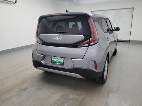 Used 2025 Kia Soul LX w/ LX Technology Package FWD image 7