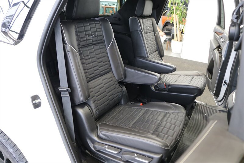 Used 2024 Cadillac Escalade Sport Platinum w/ LPO, ONYX Package AWD/4WD image 21