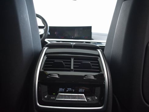 Used 2025 BMW X7 xDrive40i image 31