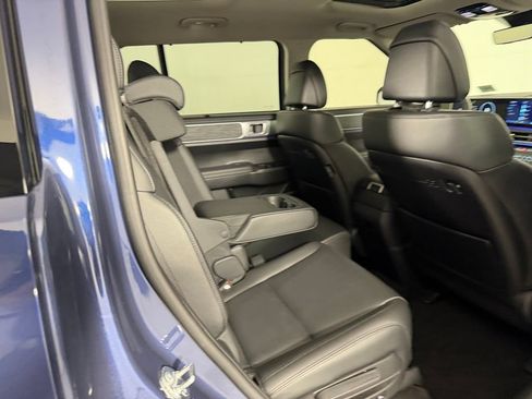 Used 2025 Hyundai Santa Fe Limited AWD/4WD image 31