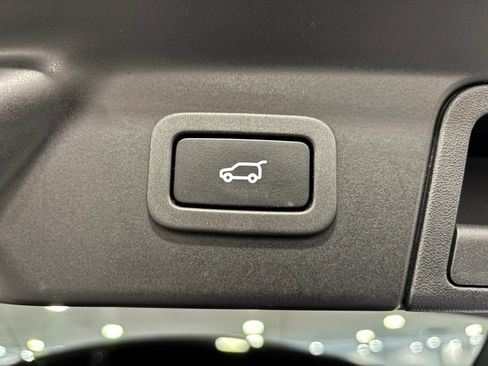 Used 2018 Land Rover Range Rover Velar R-Dynamic SE AWD/4WD image 47