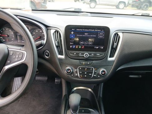 Used 2022 Chevrolet Malibu LT FWD image 15