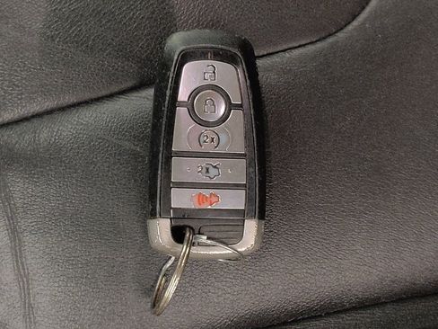Used 2019 Ford Edge Titanium AWD/4WD image 32