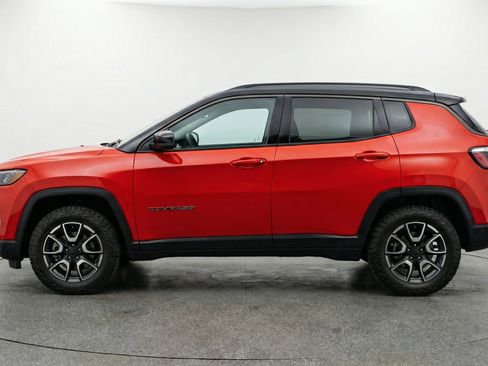 Used 2025 Jeep Compass Trailhawk AWD/4WD image 5
