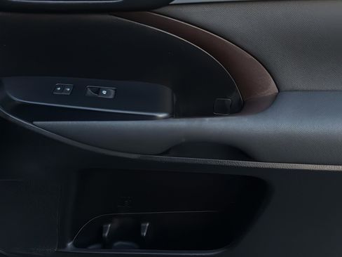 Used 2019 Toyota Highlander LE image 46