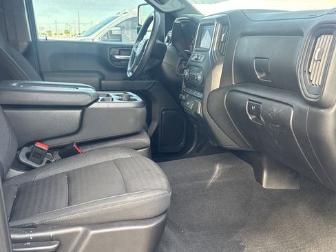 Used 2025 Chevrolet Silverado 2500 Custom w/ Custom Value Package image 12