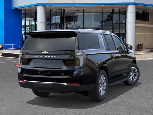 New 2026 Chevrolet Suburban LT image 4