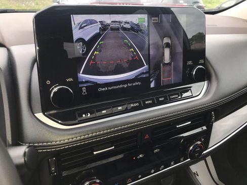 Used 2023 Nissan Rogue SL w/ SL Premium Package image 17