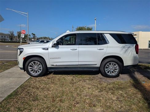 Used 2023 GMC Yukon SLT w/ SLT Luxury Package image 6