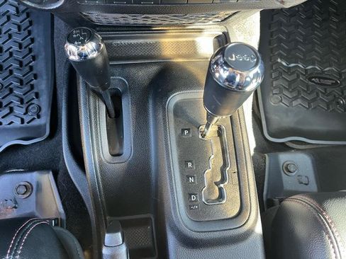 Used 2012 Jeep Wrangler Unlimited Sahara AWD/4WD image 20