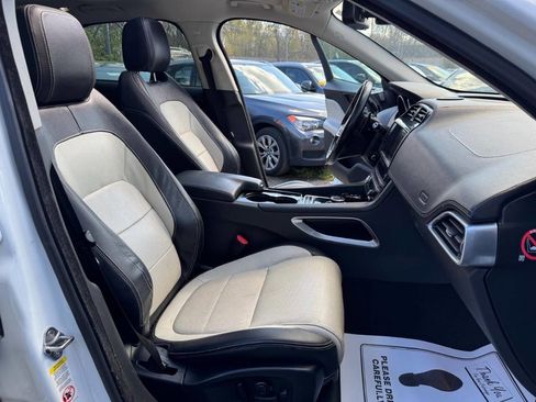 Used 2017 Jaguar F-PACE R-Sport image 31