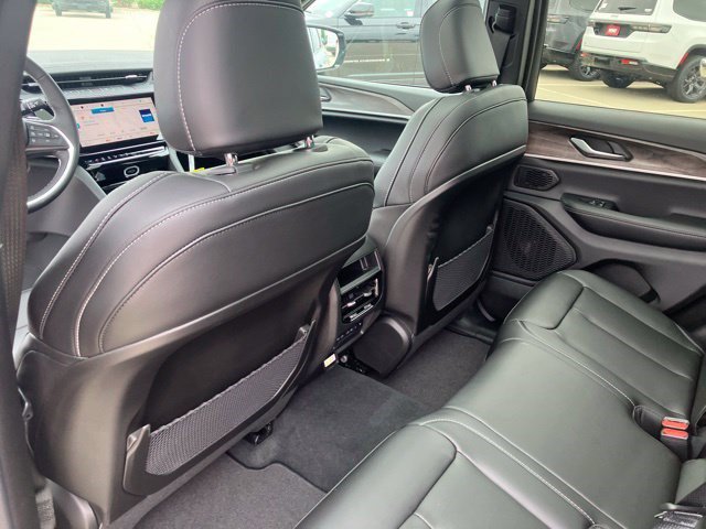 New 2026 Jeep Grand Cherokee Limited w/ Limited Altitude Package AWD/4WD image 24