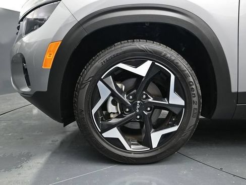 Used 2025 Kia Seltos S FWD image 16