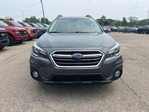 Used 2018 Subaru Outback 3.6R Limited AWD/4WD image 2