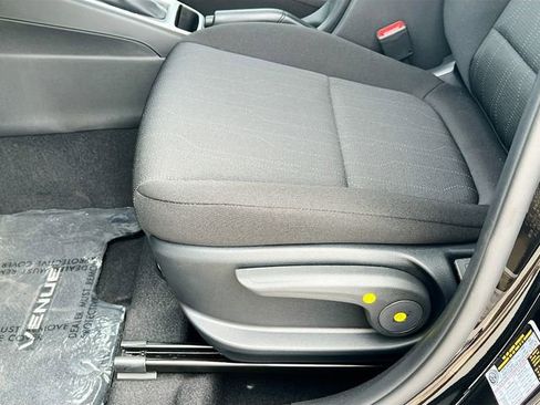 New 2025 Hyundai Venue SE image 18