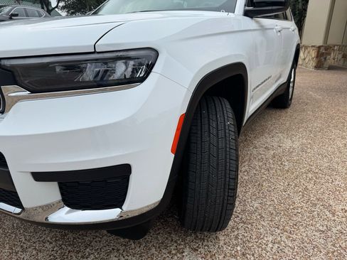 Used 2025 Jeep Grand Cherokee L Laredo w/ Luxury Tech Group I image 3