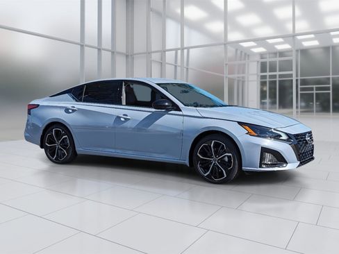 New 2025 Nissan Altima 2.5 SR image 7