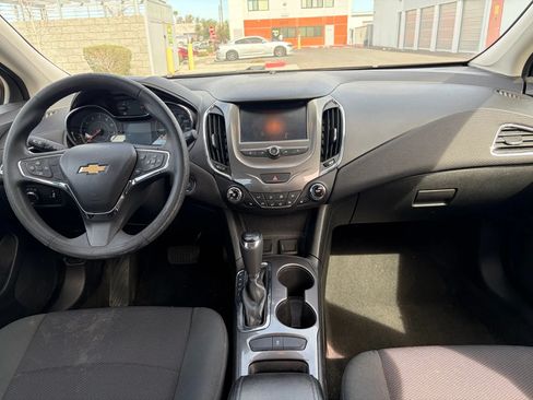 Used 2017 Chevrolet Cruze LT w/ Convenience Package FWD image 10