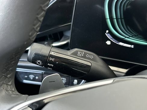 Used 2023 Kia Niro EX FWD image 31