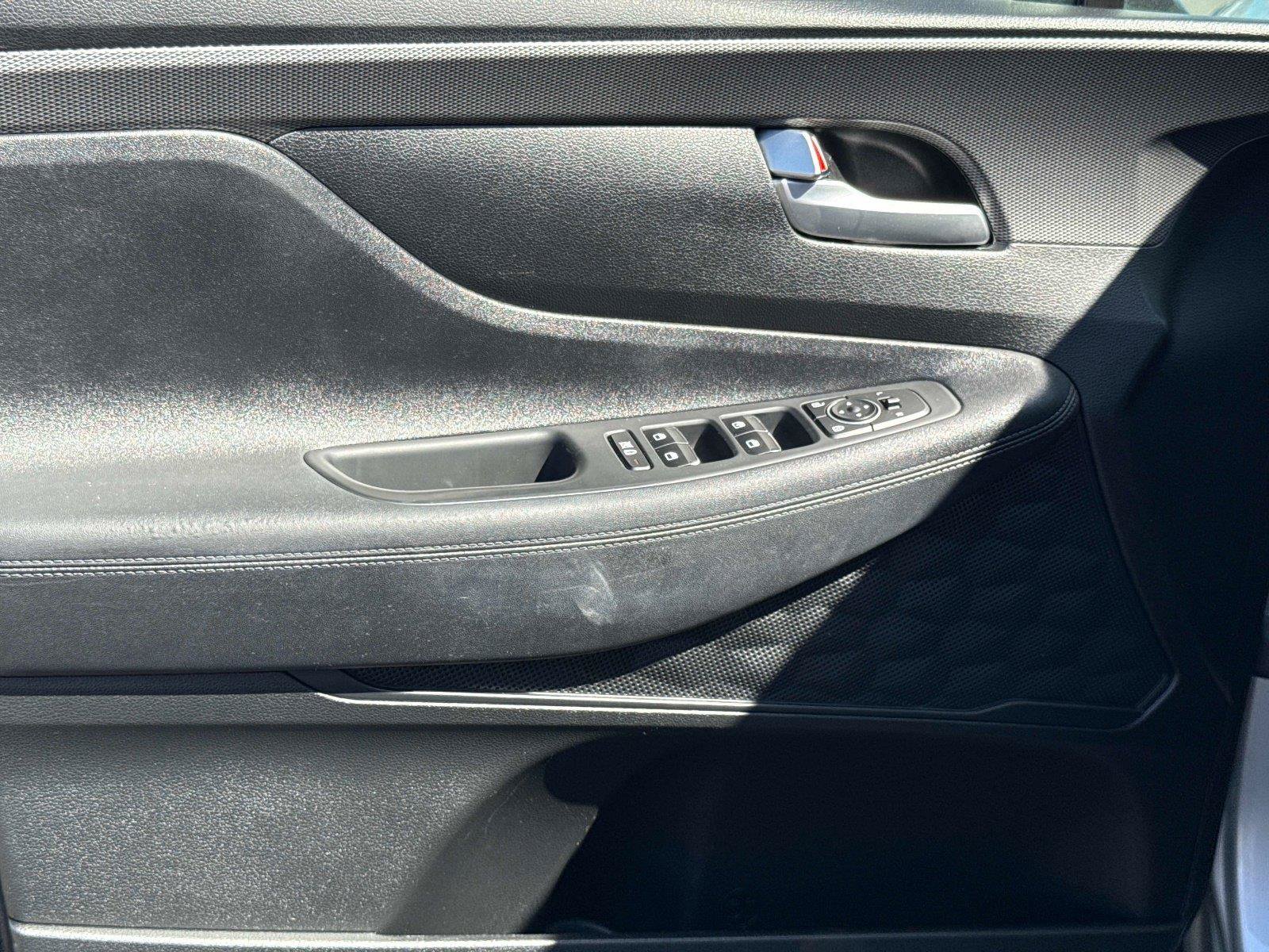 Used 2019 Hyundai Santa Fe SE FWD image 17