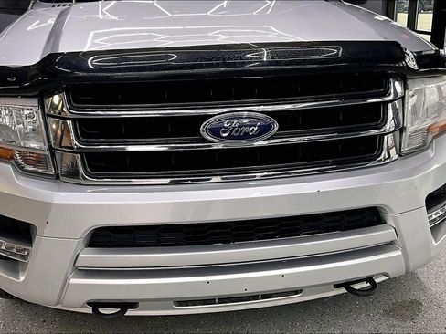 Used 2017 Ford Expedition XLT image 34