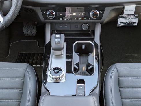 New 2026 Mitsubishi Outlander SE FWD image 17