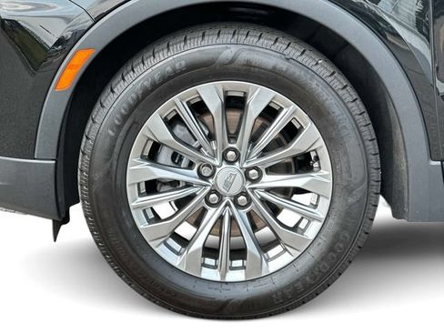 Used 2024 Cadillac XT4 Premium Luxury w/ Cold Weather Package FWD image 8