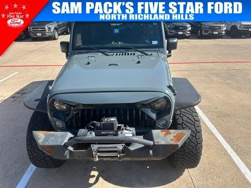 Used 2015 Jeep Wrangler Unlimited Sahara w/ Connectivity Group AWD/4WD image 2