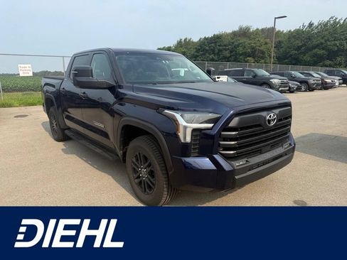 Used 2022 Toyota Tundra SR5 w/ SR5 Convenience Package AWD/4WD image 1