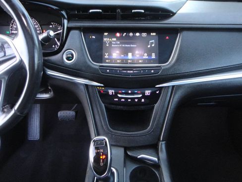 Used 2018 Cadillac XT5 Luxury w/ Driver Awareness Package image 8