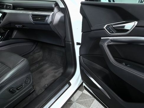 Used 2024 Audi Q8 e-tron Premium Plus image 26